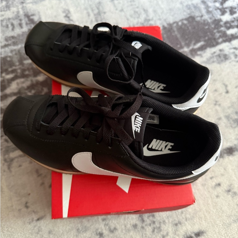Nike Men's Black and White Sneakers